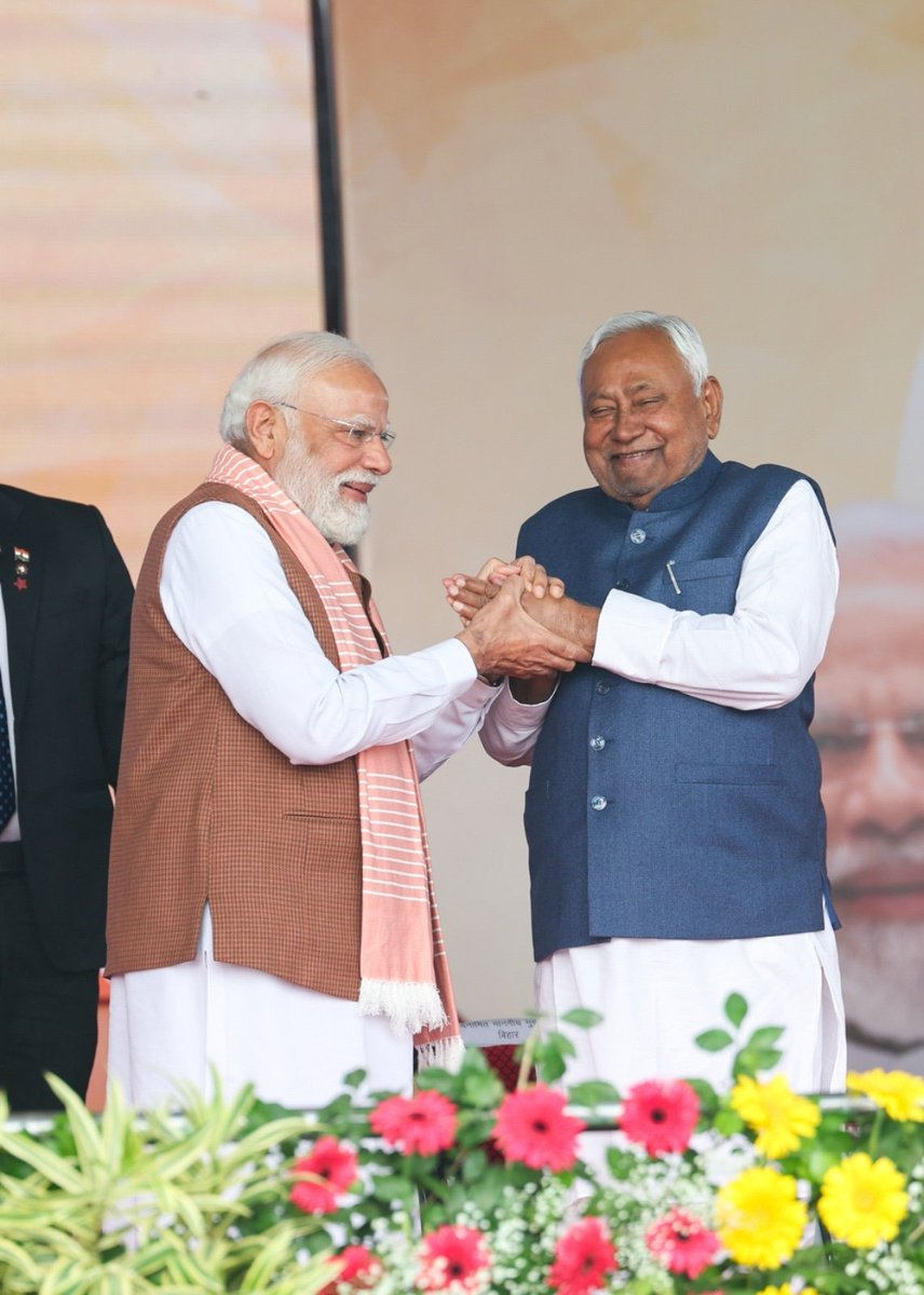 Tejasvi_Surya's tweet photo. Congratulations to Shri @NitishKumar ji on taking oath as the Chief Minister of Bihar. Best wishes to Shri @samrat4bjp ji and Shri @VijayKrSinhaBih ji as they take oath as Deputy Chief Ministers.

The people of Bihar have given a clear mandate of Sabka Saath, Sabka Vikas. Under the leadership of PM Shri @narendramodi Ji, the Double Engine Sarkar will continue working for the progress of the state and fulfilling the aspirations of the people.
