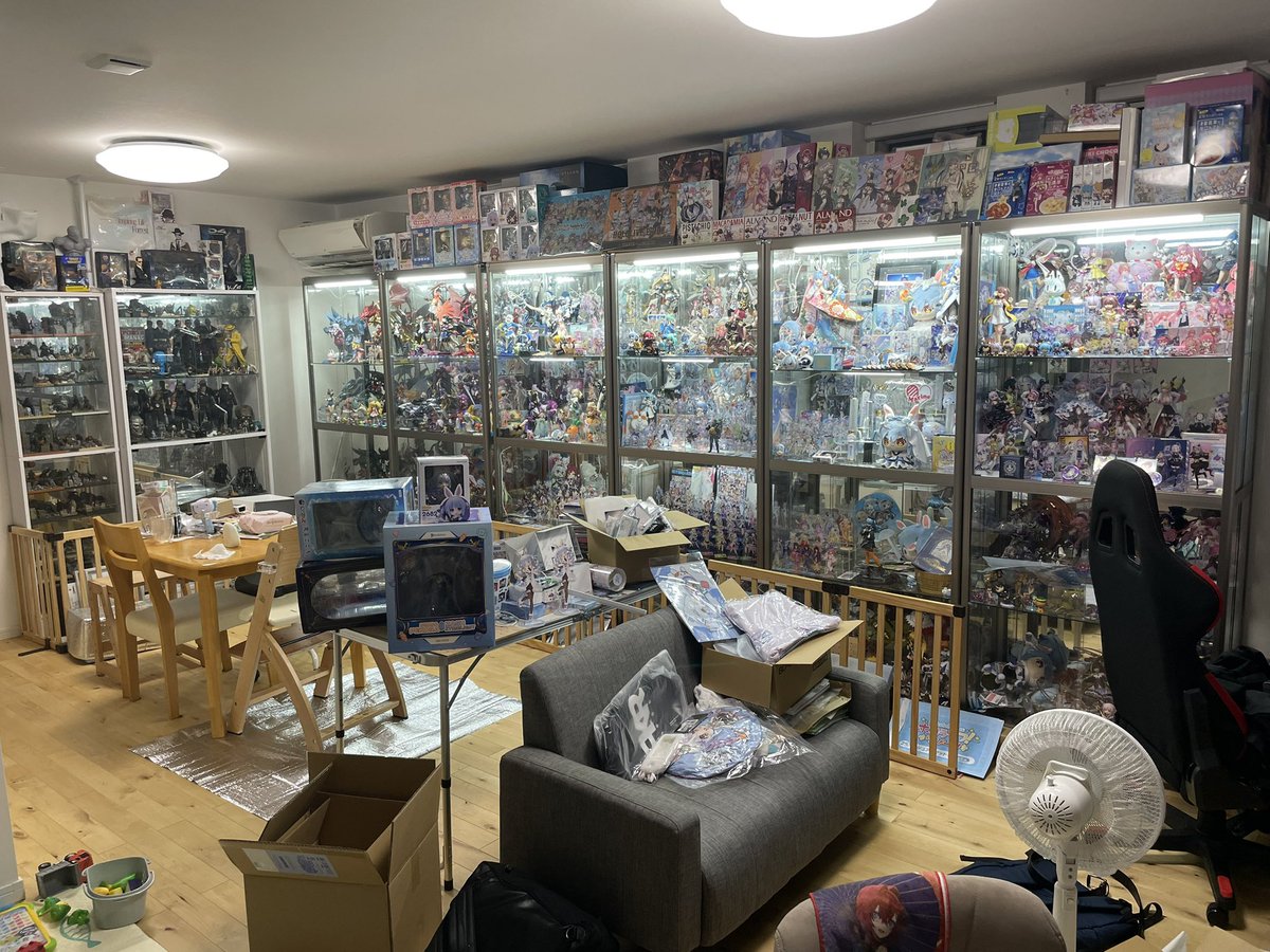 sasamimax's tweet image. 30代vtuberと映画好きな一般家庭のリビングです。