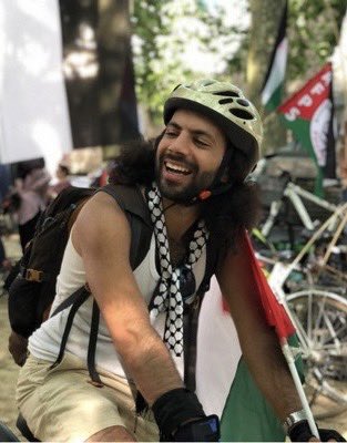 InfoEquitable's tweet image. 🚨 🚨 Acte 2 : Mahmoud Al-Banna, le comédien gazaoui invité à questionner @rglucks1 sur @LCI, est en fait un #militant de l’Association France Palestine Solidarité (#AFPS) !

On rappelle que @DavidPujadas l’a présenté en évoquant la mort de membres de sa famille à Gaza, y compris…