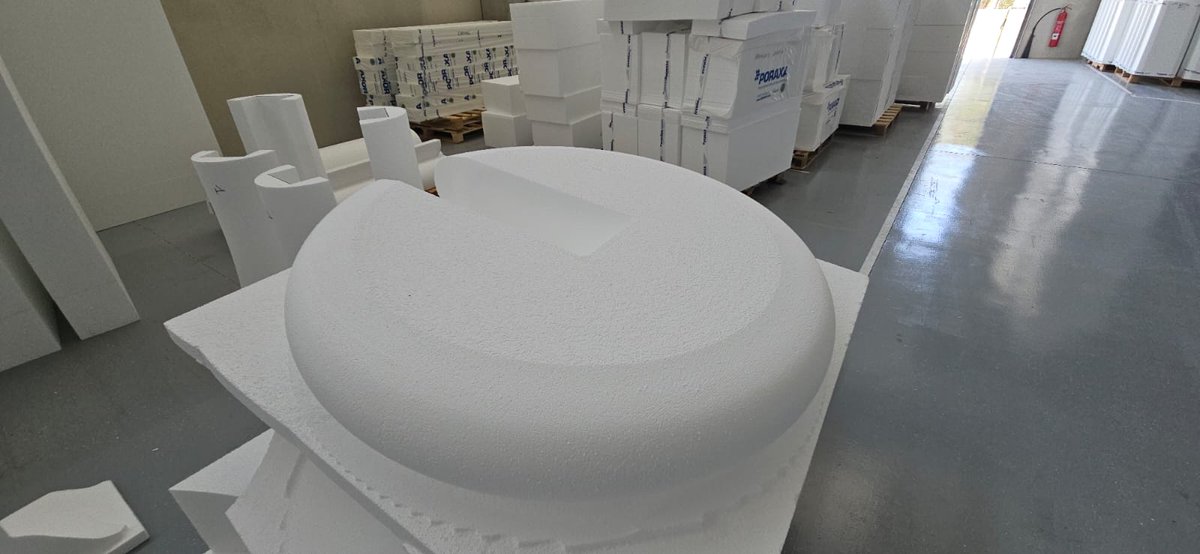 🔸 Los forros de columna en EPS revisten estructuras existentes sin intervenir en su carga.

Fabricados en dos mitades simétricas, se ensamblan in situ con facilidad y permiten acabados en resina, mortero, microcemento, etc. En Poraxa, además, los hacemos a medida 👌🏼