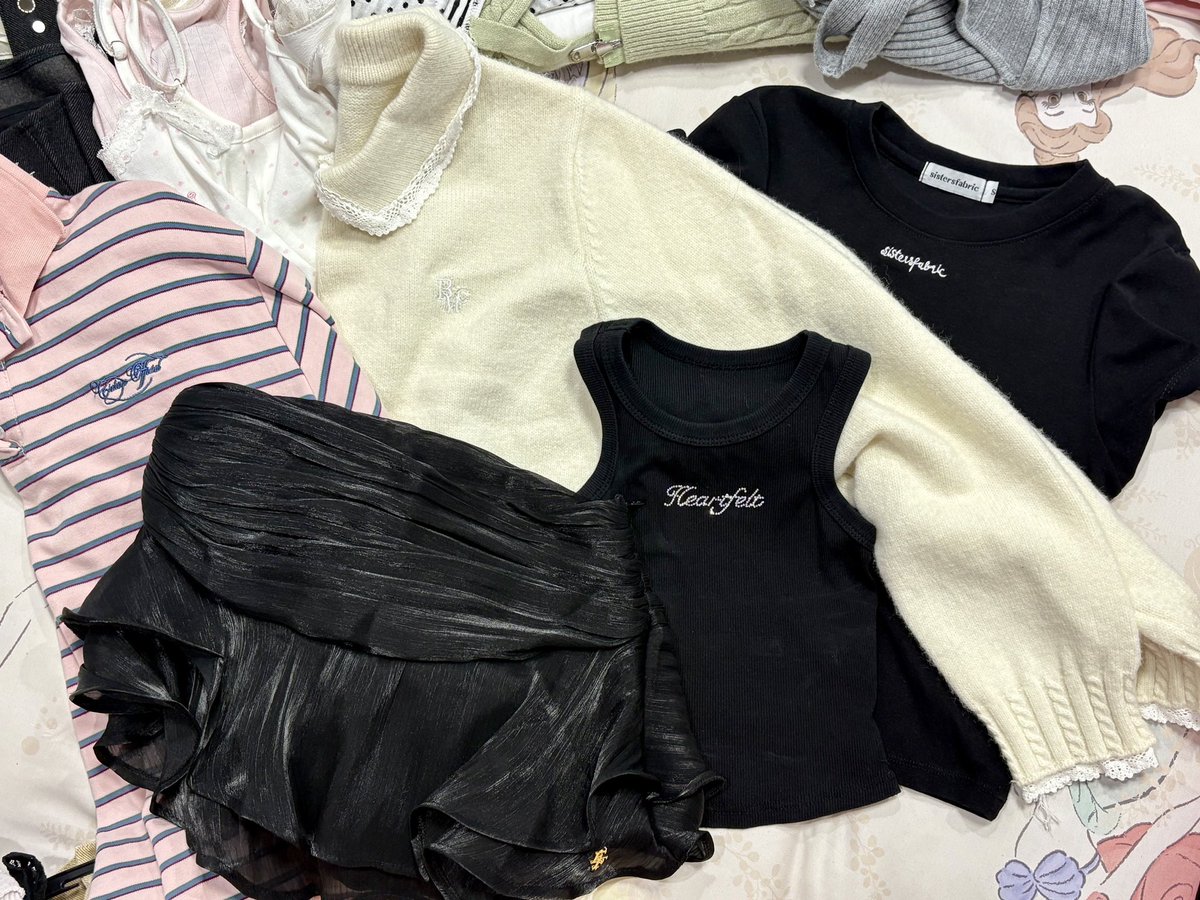farizary1's tweet photo. ส่งต่อเสื้อผ้า บางตัวยังไม่เคยใส่ค่ะ
มีมากกว่าในรูป
(Cintage,beming,withit,)👗👚

ค่าส่ง 40 +5พทหก.ทท 
ทยอยลงดึกๆค่ะ🌟
#ส่งต่อbeming #ส่งต่อbemingbkk #เสื้อผ้ามือสองสภาพดี #โล๊ะตู้ #ส่งต่อเสื้อผ้า #ส่งต่อเสื้อผ้ามือสอง #ส่งต่อcintageshop #cintageshop #เสื้อผ้ามือสอง #เสื้อผ้ามือ2 https://t.co/7BpViNDdEf