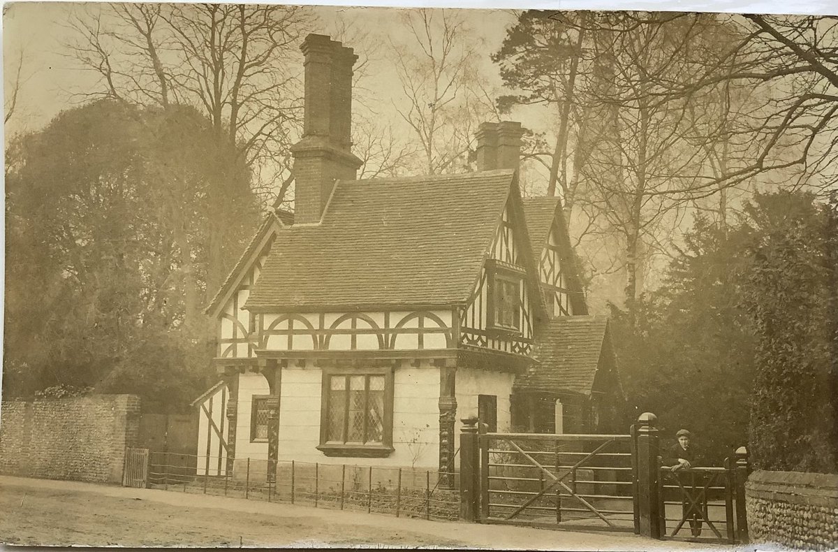 PaulSuttonKing's tweet image. Decent draw on the fire here I expect #postcard