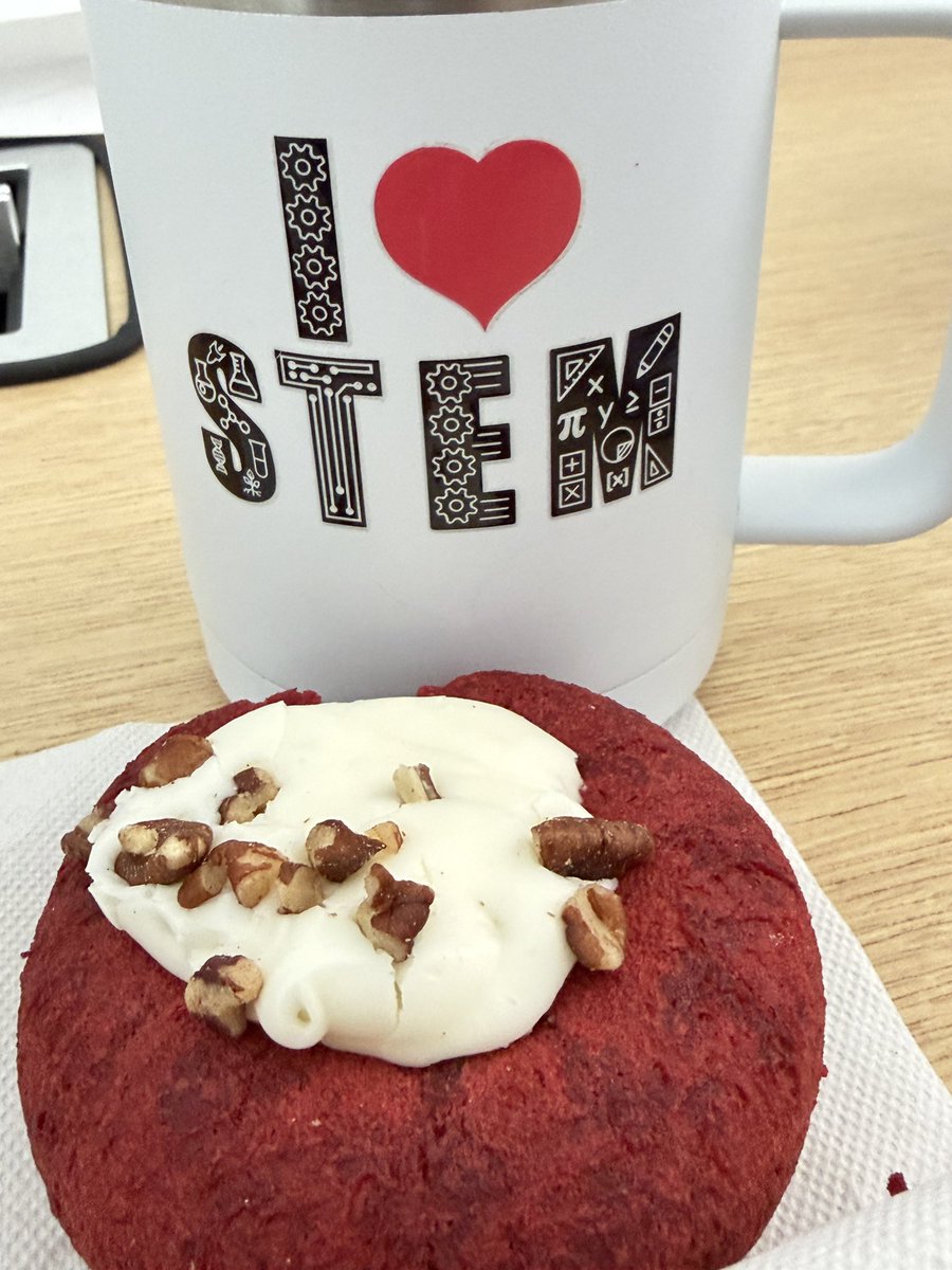 DocSTEM's tweet image. I don’t usually…but I was in a meeting nearby so maybe just this time.
A little energy boost for a STEM kind of day.
#iykyk @sublimedoughnuts
#STEMLife #ATL #TeacherLife #stemeducators