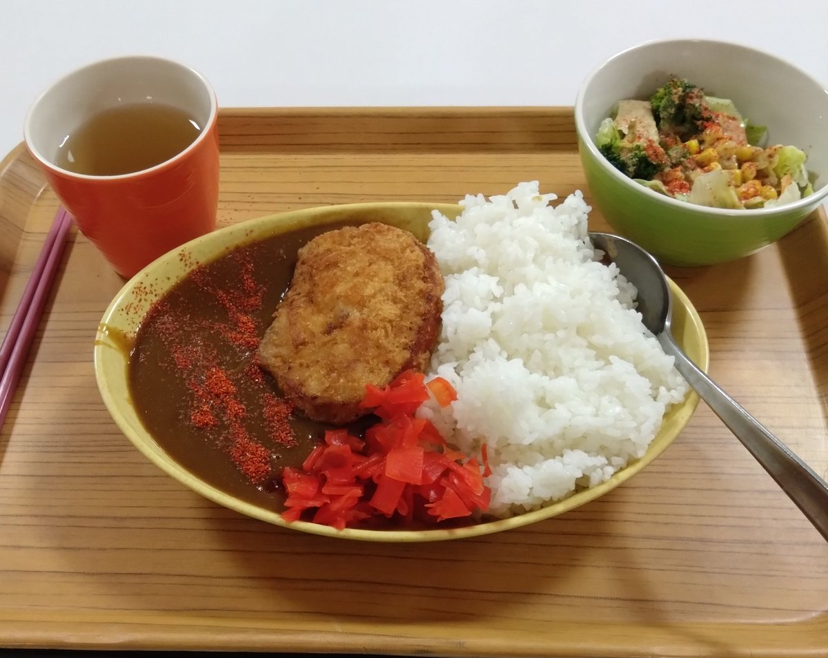 寮食のカレーだけはマジでお得感凄い😊🎵
500円いかないでカレーおかわり自由とか最高😳💕