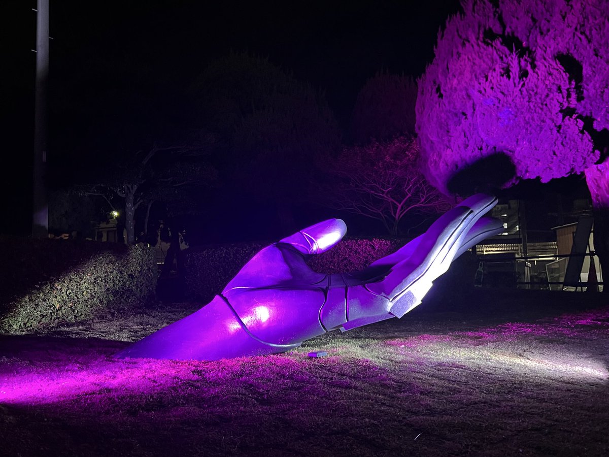 UBEmachieva's tweet image. 本日、JR宇部新川駅前にて #まちエヴァ 第五弾オープニングセレモニーを開催しました！

お披露目になったトリビュート彫刻は日没から22:00までライトアップされますので、昼間とはまた違った魅力をぜひお楽しみください！
#エヴァンゲリオン