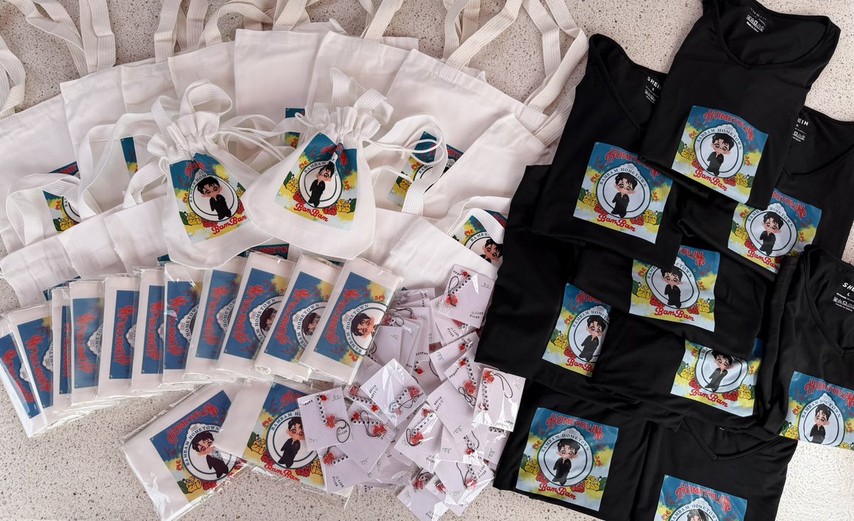 BambamEasy's tweet photo. Giveaway รอบนี้ มีถุงผ้า 100 ใบ ที่ห้อยโทรศัพท์ และเสื้อยืด size เล็ก

ลายวาดสวยๆโดย #โกดังรูปวาดpp  
แวะมารับกันนะคะ 

#BamBam #HOMETOWN 
#BamBamEP_HOMETOWN https://t.co/Q8ZQ4iETy8