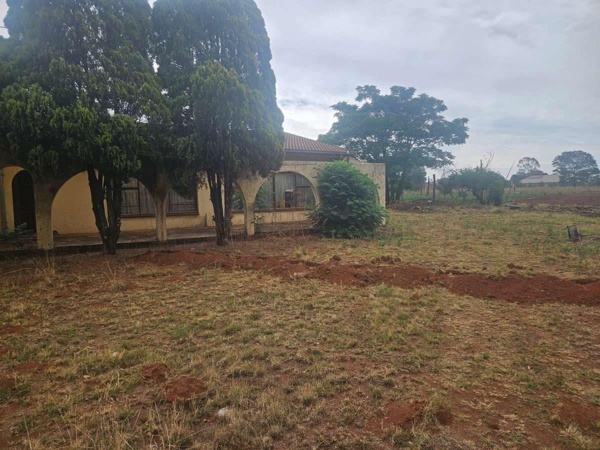 okay_uryt's tweet photo. @GautengProvince @PresidencyZA @Eskom_SA @Kgosientsho_R 3 plots cables stolen this morning, we called tournas substation. Wnt to randfontein office ntn is done https://t.co/eEkbenUIN8