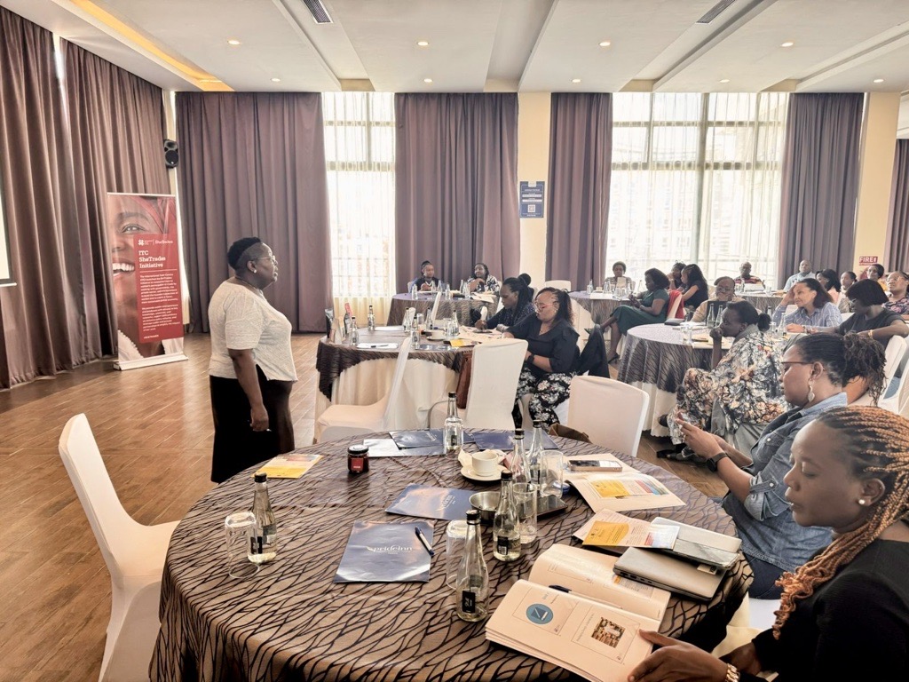ITC_SheTrades's tweet photo. 📍 Nairobi
29 women-led businesses took part in a two-day workshop on packaging, branding and barcoding for export. Selected businesses will now receive one-to-one coaching from an ITC packaging expert to refine their packaging designs for buyers.
#ThisWeekAtITC | #WomensEntrepreneurshipDay | #Kenya | #WomenInTrade | #GoFarGoTogether
@ITCnews | @UKinKenya | @FCDOGovUK