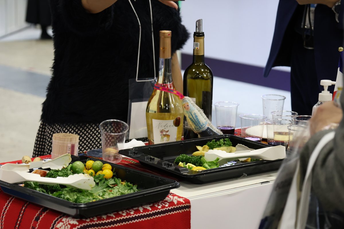 ET_secretariat's tweet image. EdgeTech+横浜

お酒を片手にリラックスしたフェスタ♬
皆様、素敵な笑顔で盛り上がっております🍻

EdgeTech+横浜は明日２１日までの開催です👀✨

  #ET展 #EdgeTech