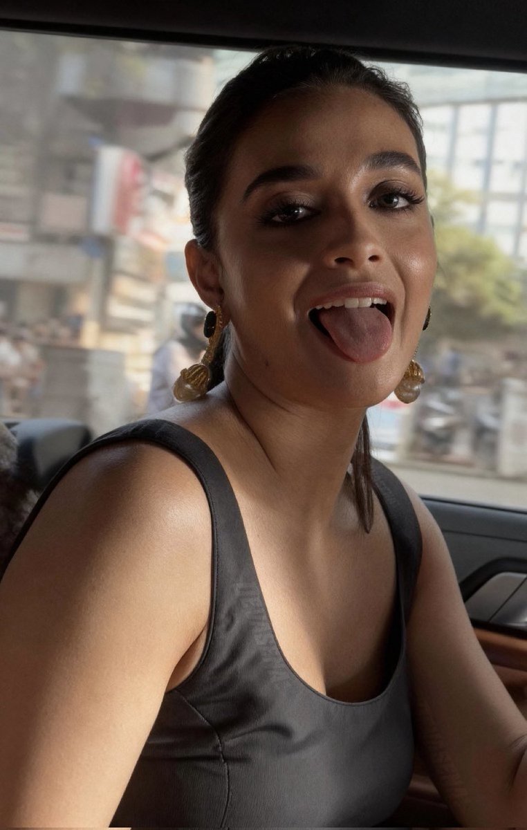 dear_cutiee's tweet image. #KeerthySuresh 👅🤤