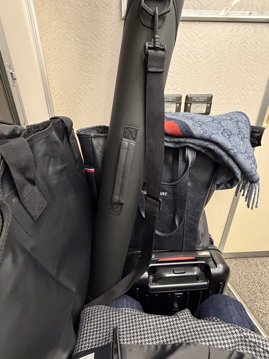 隣の人座れなくてすんません💦