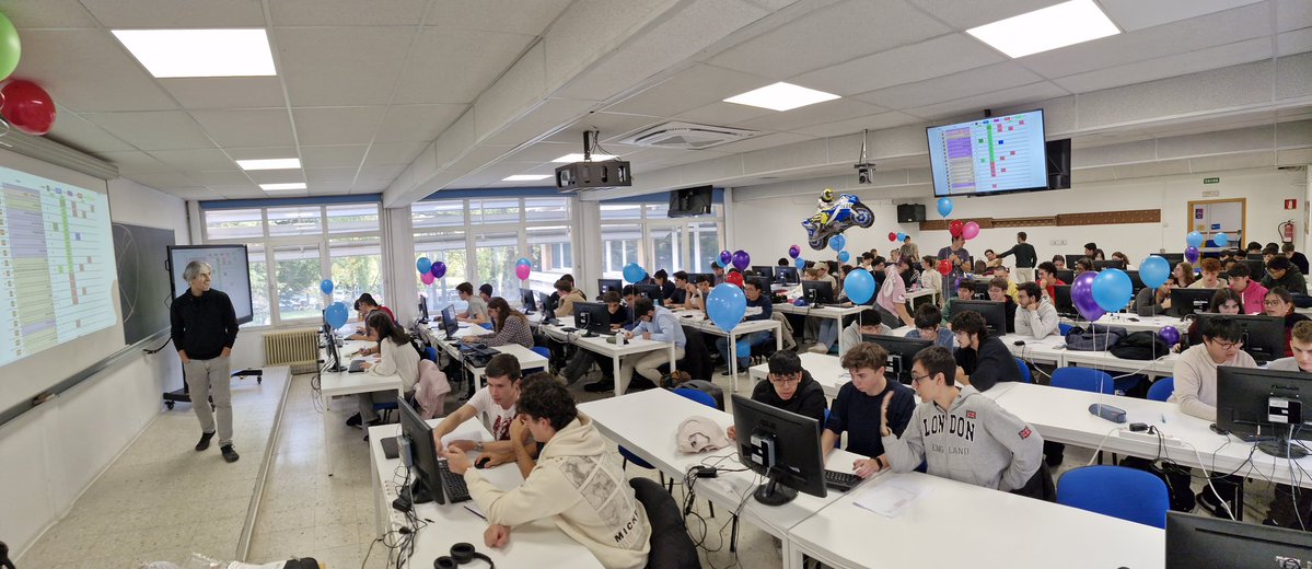 danilopezupm's tweet image. Un ambiente muy divertido en el concurso de programación #CodeBoost2 que hemos organizado en la @ETSISIupm. Mil gracias a los 100 estudiantes que han hecho de esta experiencia algo único, nos vemos en la siguiente edición! #Pie25UPM #upmconecta @IEducativa_UPM