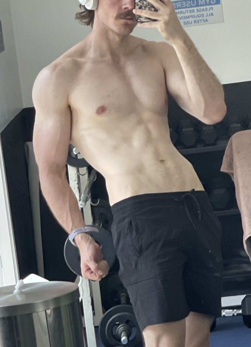 abvseher's tweet photo. Guys don’t get too lean your sex drive will just disappear for months. Abs aren’t worth it. https://t.co/NNEklT6aRp