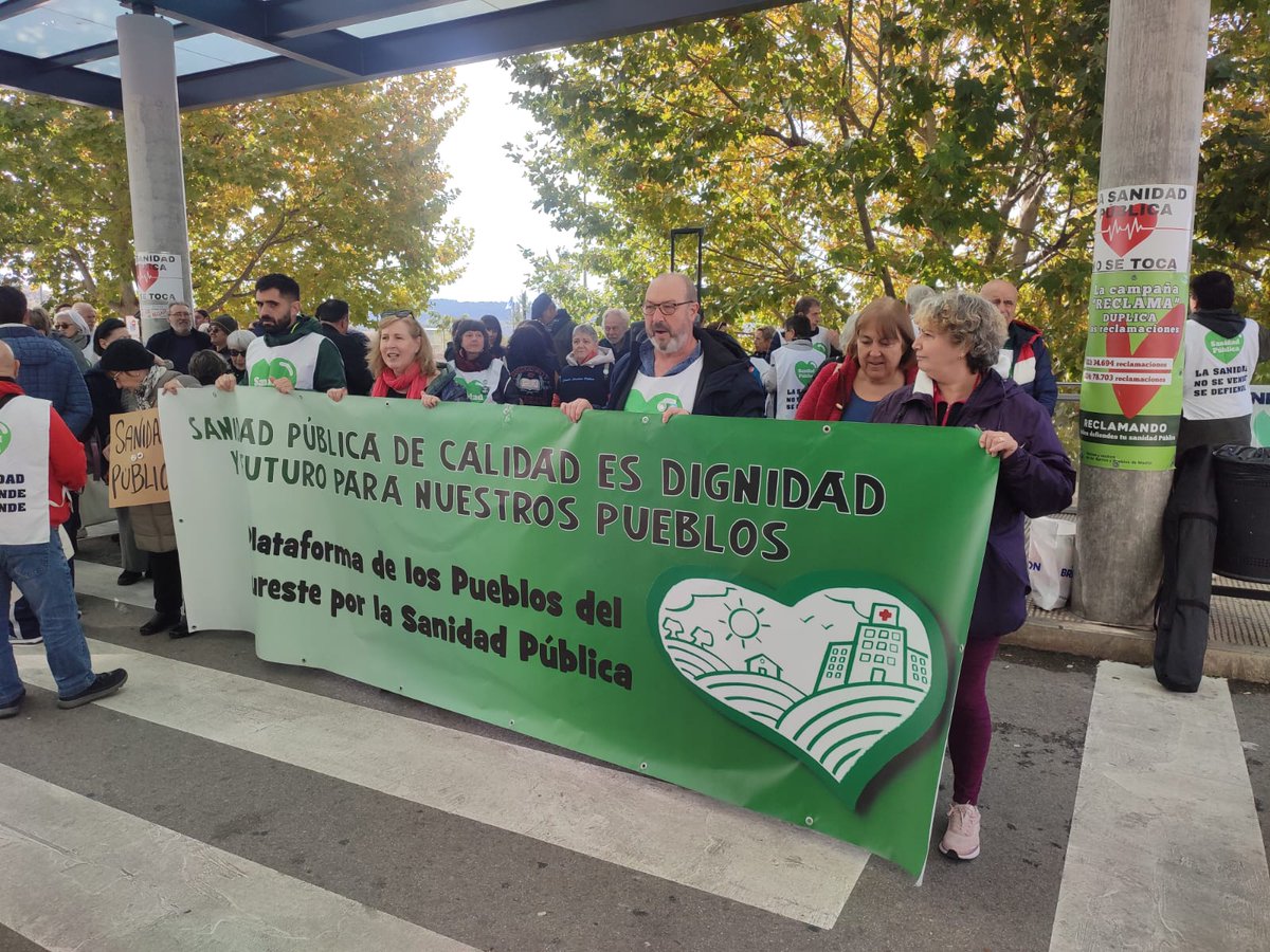VecinasSanidad's tweet photo. 📢 Ayer nos concentramos frente al Hospital del Sureste.
Exigimos más recursos para la sanidad pública.

❌ Basta de desvíos de dinero hacia la sanidad privada.
La salud no es un negocio, es un derecho.

💚 Queremos poder abortar en la sanidad pública, con garantías y sin discriminación.
El derecho a decidir debe estar protegido.
La concentración mostró la fuerza de la ciudadanía organizada.
#SanidadPública #HospitalDelSureste #NoALaPrivatización