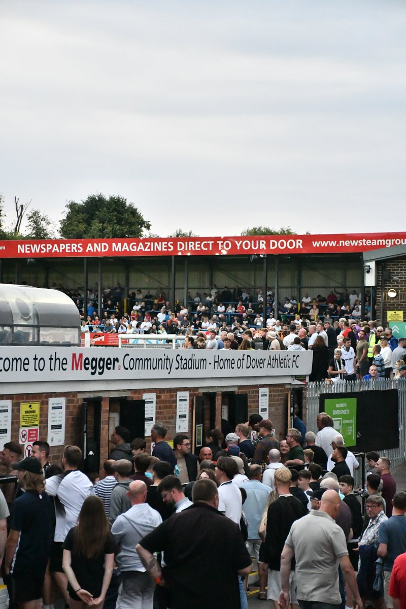 DoverAthletic's tweet image. We can’t do this without you. This event is for the town.

Tell your friends, bring the family — let’s fill Crabble and show what Dover can do together.

🗓️ Sat 20 Dec
⚽️ Dover Athletic v Eastbourne Borough
🎟️ Free for everyone

🔗 - shorturl.at/qdJHc

#DAFC |⚪⚫️