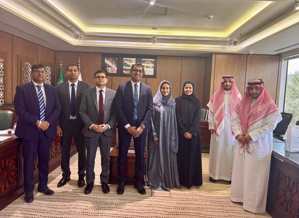 IndianEmbRiyadh's tweet photo. Director Shri Sreeraj Ashok, 🇮🇳Indian Audit Office, Nairobi and Counselor Shri Sharique Badr met officials at the 🇸🇦 General Court of Audit in Riyadh yesterday. They exchanged views on topics of mutual interest. 

@IndiaCAG @SaudiGCA_EN
@MEAIndia @IndianDiplomacy https://t.co/ohdEqmKq1q