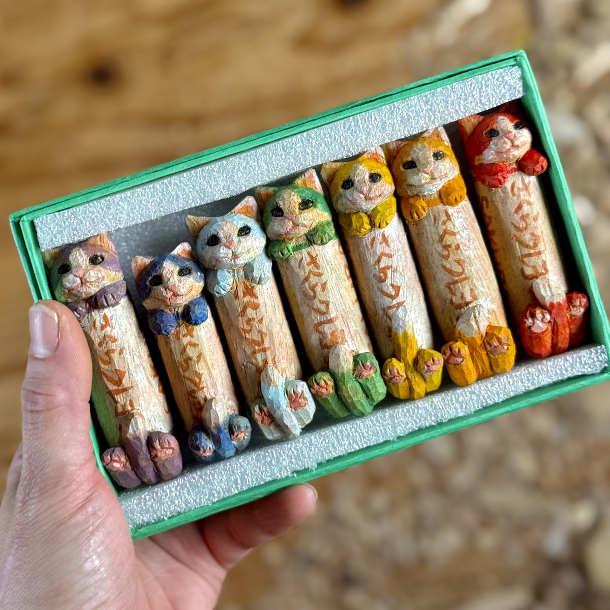 さくらクレヨンは7色入りだけど、青はお気に入りだからすぐに短くなっちゃうんだ。