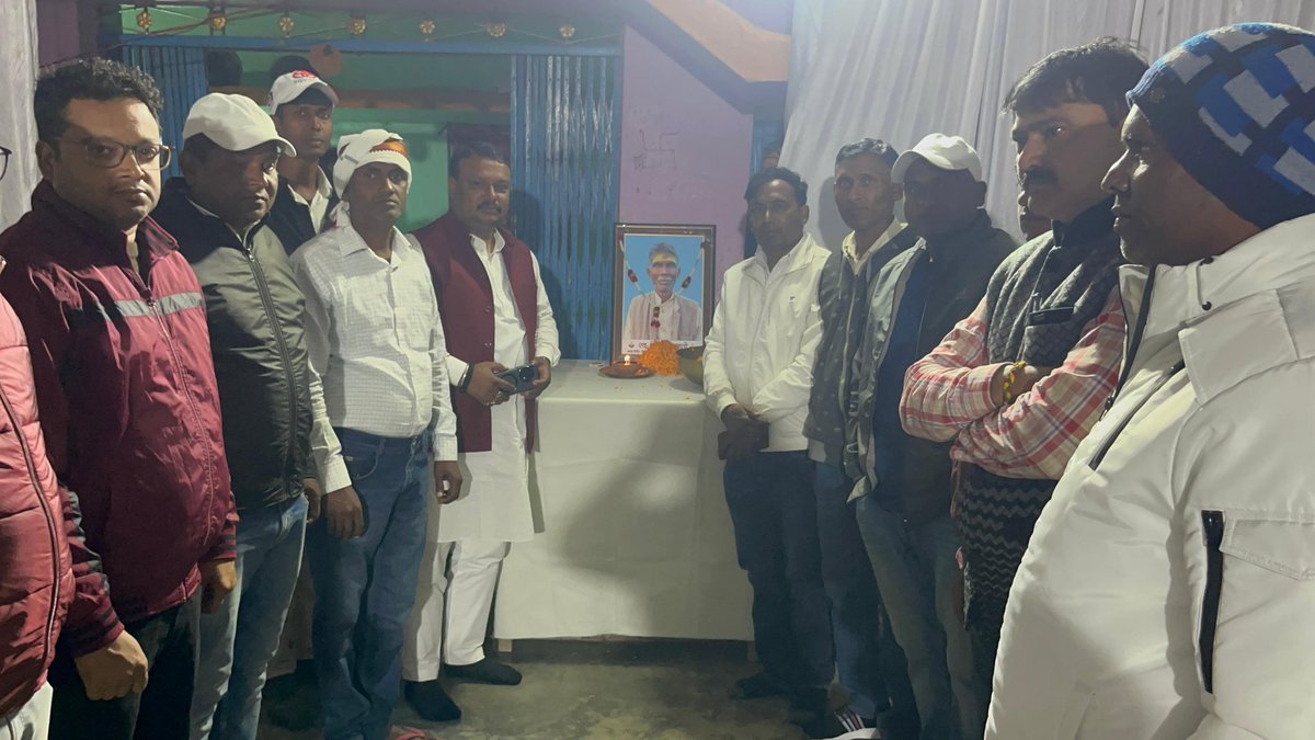 amityadavmla's tweet image. इचाक प्रखंड अंतर्गत ग्राम डुमरौन के पंचायत समिति सदस्य संतोष मेहता जी के पिताजी स्व. किशोरी महतो के श्राद्धकर्म की बारहवीं में शामिल हुआ और श्रद्धांजलि अर्पित की।