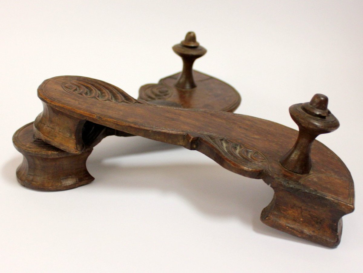 viprabuddhi's tweet image. Elevated shoes have existed in India from a very long time

Here is a figurine from Ramappa temple in Telangana  predating the founding of the Ottoman empire itself

This is not even the only place, you can find it even in places like Odisha which had next to no Muslim rule