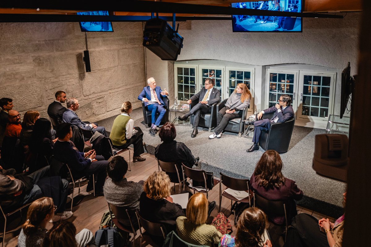 SwissPeaceHR's tweet image. Amb. Enderlin @PolitForumBern discussing democratic resilience w/ Kevin Casas- Zamora, SG International IDEA, Veronika Mitkovà, Director Human Rights and Transition Policy Department, Czech MFA &amp;amp; Julio Saavedra, Procurator General, Guatemala