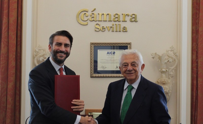 Mercados21's tweet image. Según el presidente ejecutivo de @cesce_es, Pablo de Ramón-Laca, las #empresas tienen grandes oportunidades si aprovechan nuevas sinergias en estos tiempos de incertidumbre @camaradesevilla 
#seguros #comercio #ventas #internacional / mercados21.es/economia/pablo…