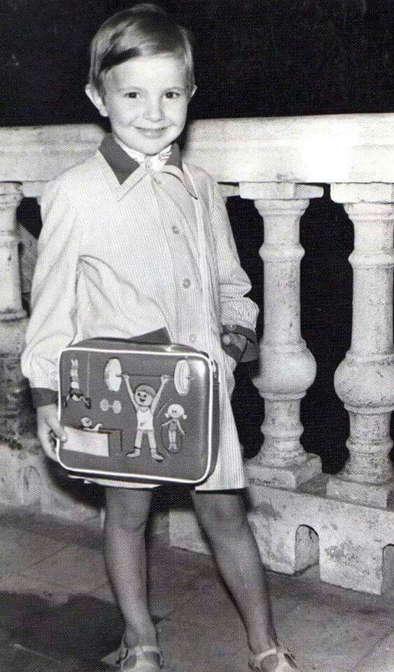 Hoy habrá multitud de análisis y mensajes trascendentes, pero la única verdad  después de 50 años de su muerte es que con #Franco éramos más jóvenes.
Recordar la censura, el miedo, la represión y la caspa se lo dejo a otros que sufrieron más que yo las "bondades" de esa época.