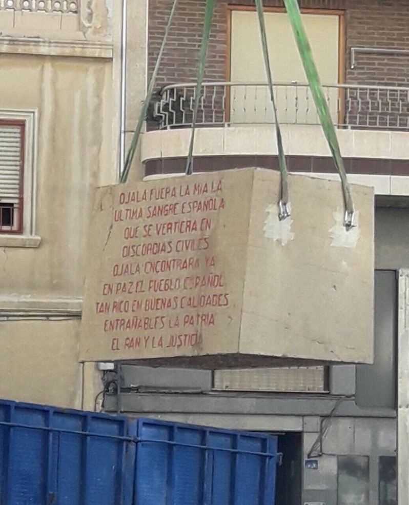 ArturoVilla_'s tweet image. La imagen que resume la putrefacción de un régimen corrupto que se descompone.

El Gobierno retirando la frase de Jose Antonio en su testamento político: «Ojalá fuera la mía la última sangre española que se vertiera en discordias civiles».

Hoy hace 89 años fue asesinado.