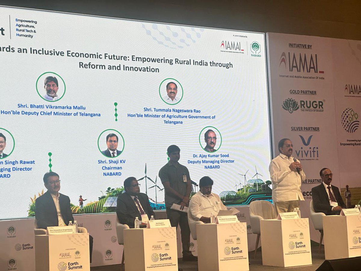 TummalaOfficial's tweet image. Participants included NABARD Chairman Shaji K.V., Deputy MD Govardhan Singh Rawat, and DMD Dr Ajay Kumar Sood.

#EarthSummitHyd #NABARD 
#IAMAI #AgriStartups #FPOs #RuralInnovation