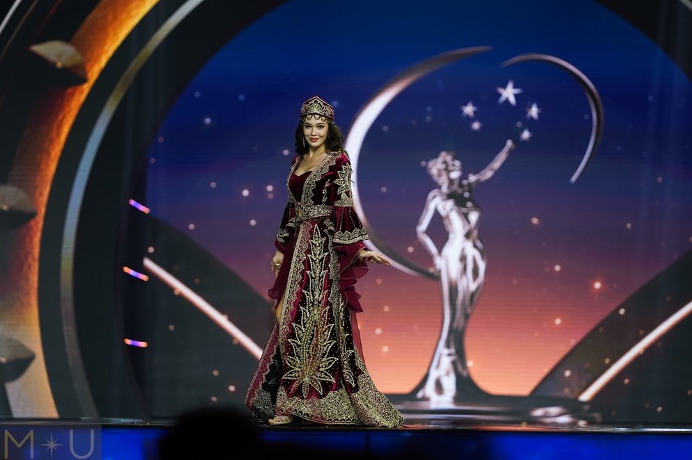 meleklerinpayi's tweet image. Bu paylaşımı görünce merak edip missuniverse.piwigo.com/index?/categor… sitesinden tüm kostümlere baktım.
Özensiz olmadığı gibi en zarif ve güzel sunumlardan biri bence❣️🇹🇷