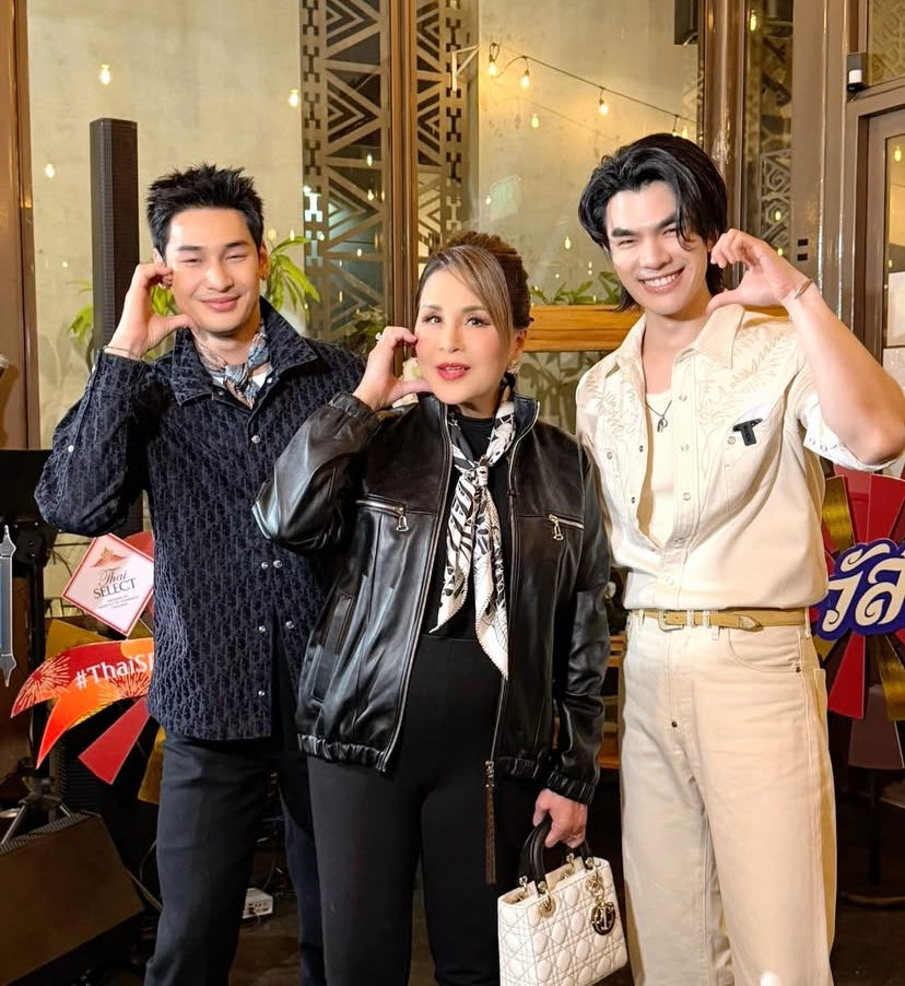 iamisus's tweet image. ท๊าด้า ไม่ว่างไม่ใช่ไม่สวย 5555555 ไอจีทูลกระหม่อมอัพรูปมายอาโปเยอะกว่าจากค่ายอีก