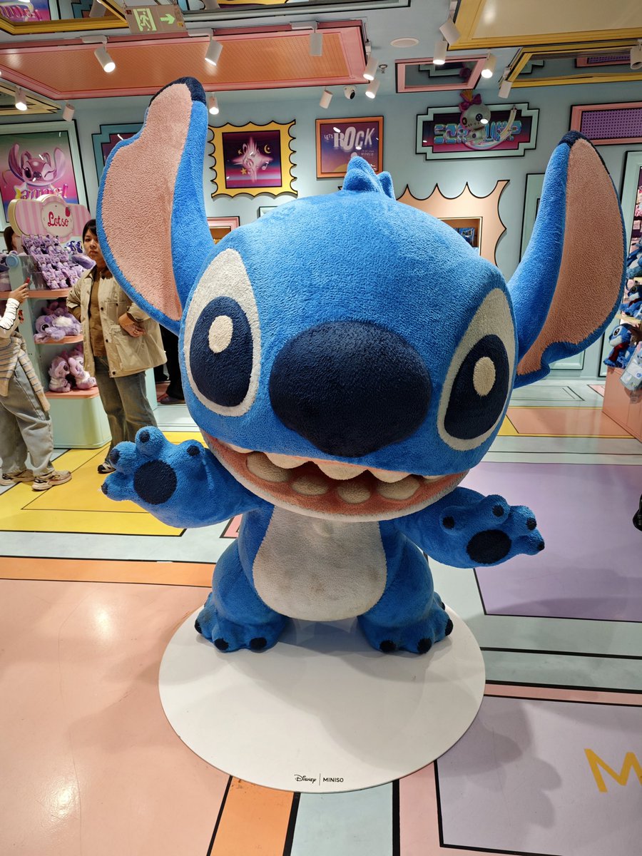 Vanello64579's tweet image. Stitch Shanghai City Exclusive just released! 💙🏙️ Only sold in Shanghai — super limited.
I’m a Shanghai-based toy hunter providing proxy buying for overseas collectors. DM if you want this Stitch or need help with China-only drops.
#Stitch #DisneyCollectors #ShanghaiExclusive