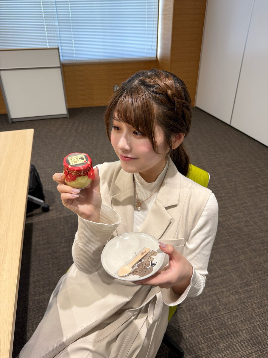 chitose_yoshino's tweet photo. 今回は地元の佐賀県神埼市さんでのお仕事です☺️✨️
早速、人妻プリンを頂きました！！🍮笑 https://t.co/Sg93pbCXds