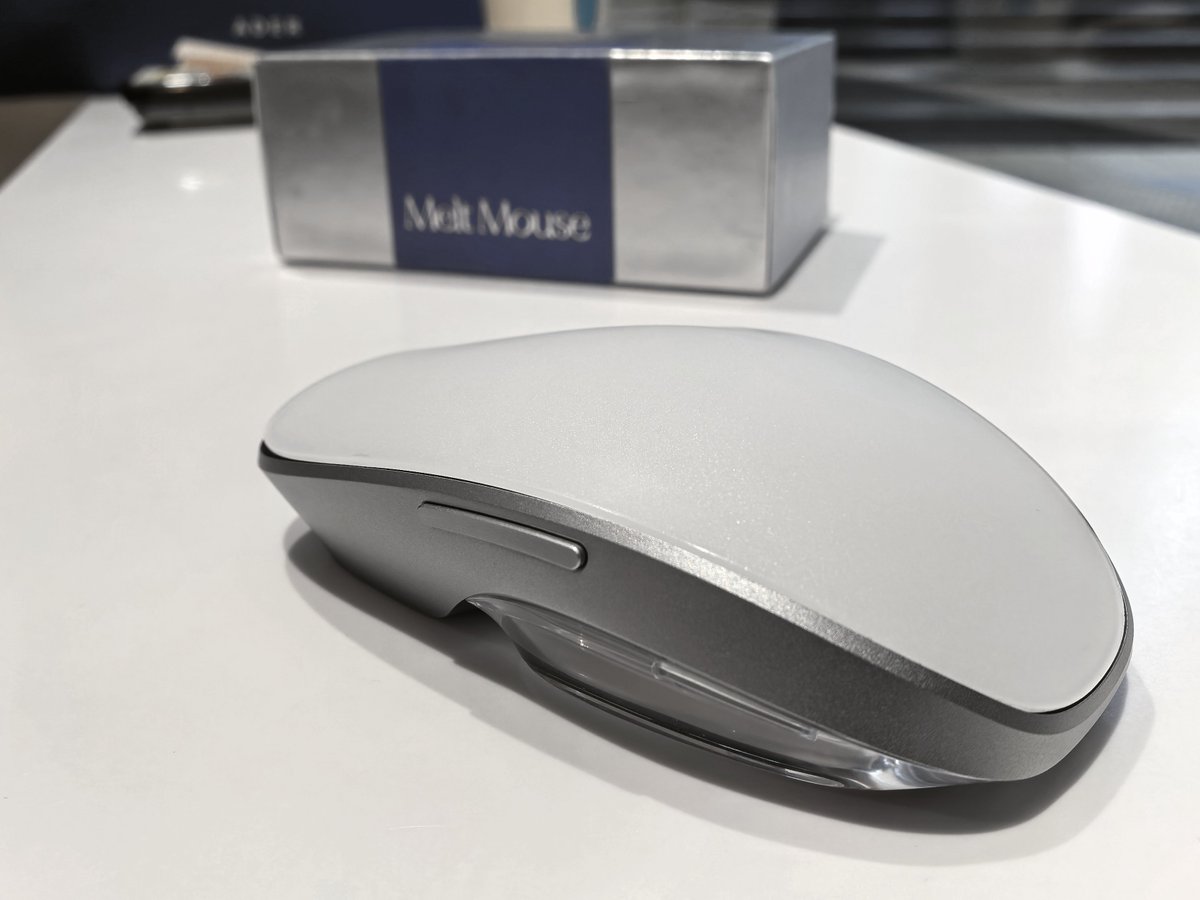 hkyamane's tweet image. 日本滞在中Paraph氏 @Paraph14 が開発に携わったMelt Mouseを触ってきました。ネットで絶賛の声が多く手で直接触れるデバイスは実機を試したいと思いました。確かにこれはいい！サイズ重量質感タッチ感度良好。10キーもちゃんとタッチ可能。マグソール交換式アイディアは秀悦＆楽しく自分も使いたい