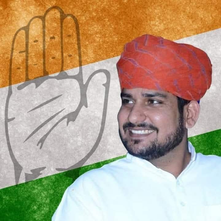 लाडनूं विधानसभा क्षेत्र से कांग्रेस के लोकप्रिय विधायक श्री मुकेश भाकर जी को जन्मदिवस की हार्दिक शुभकामनाएं।
ईश्वर से आपके उत्तम स्वास्थ्य एवं दीर्घायु जीवन की कामना करता हूँ।
<a href="/MukeshBhakar_/">Mukesh Bhakar</a>