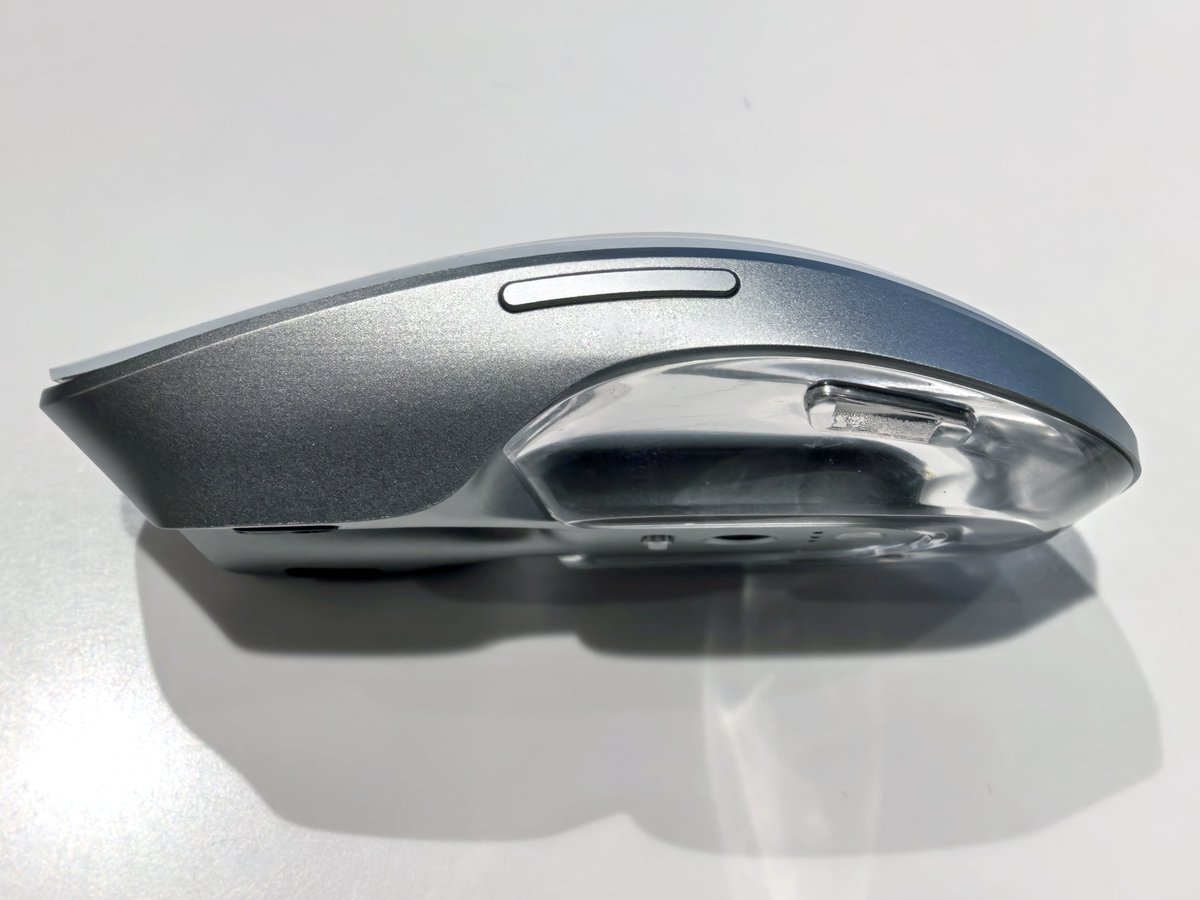 hkyamane's tweet image. 日本滞在中Paraph氏 @Paraph14 が開発に携わったMelt Mouseを触ってきました。ネットで絶賛の声が多く手で直接触れるデバイスは実機を試したいと思いました。確かにこれはいい！サイズ重量質感タッチ感度良好。10キーもちゃんとタッチ可能。マグソール交換式アイディアは秀悦＆楽しく自分も使いたい