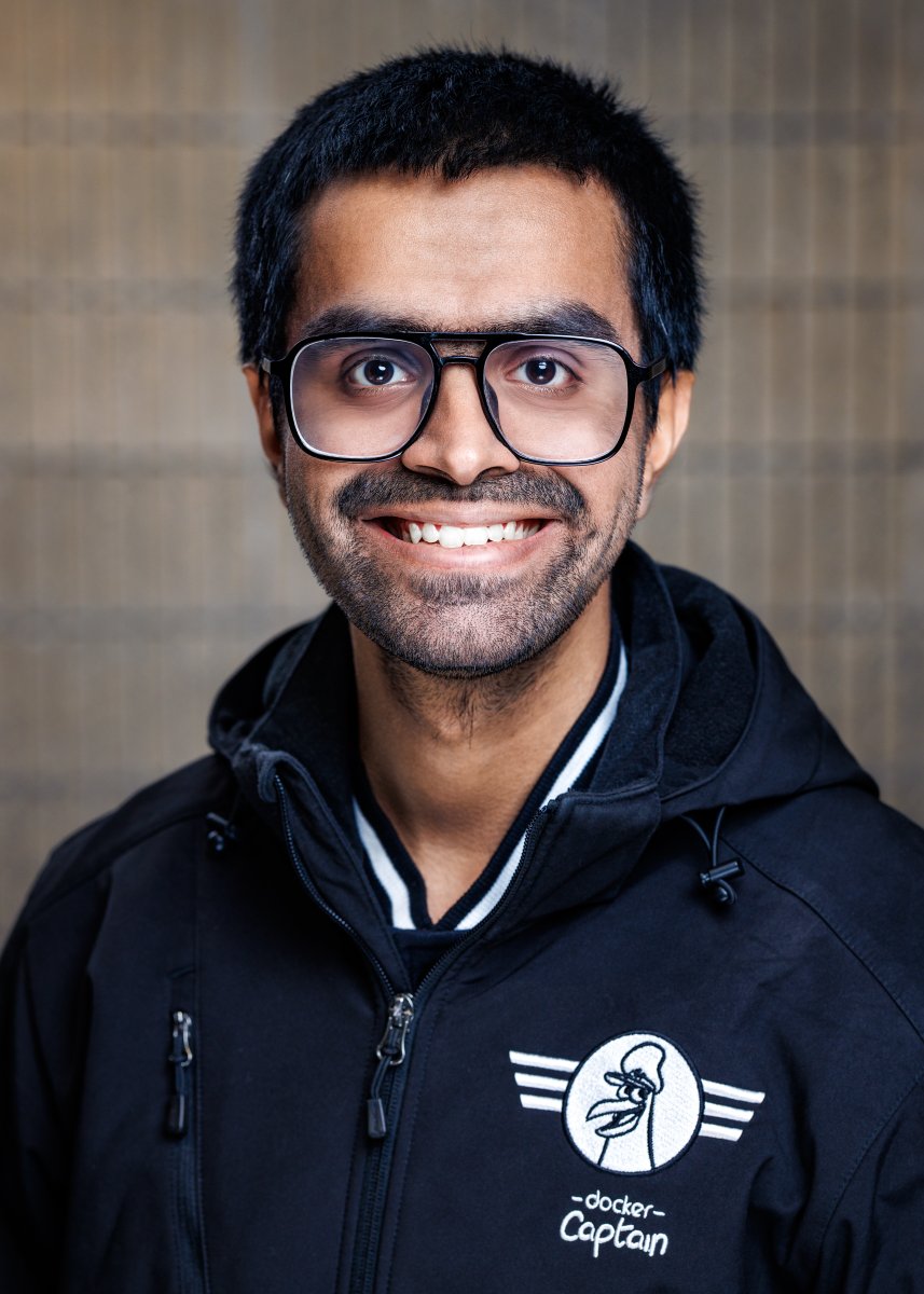 HowDevelop's tweet image. Mandatory bi-annual @CloudNativeFdn @KubeCon_  headshots at KubeCon NA honing a wonderful @kubernetesio Jersey and my favorite @Docker Captain&apos;s Jacket 😎