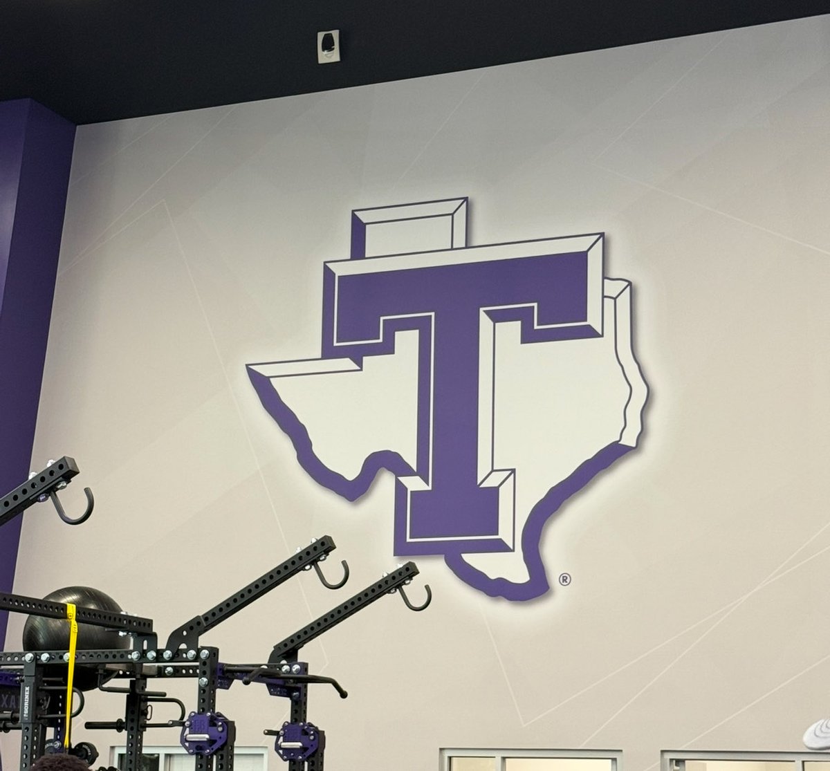 Thank You to the <a href="/TarletonFB/">Tarleton State Football</a> Coaching Staff for having me up to the North Alabama game, winning 61-0!!!! #TexanBeatdown
 I appreciate all the hospitality. Thank You Coach Whitten <a href="/ToddWhitten1818/">Todd Whitten</a>, <a href="/CoachTyroneNix/">Coach T.Nix</a>, <a href="/FredrickTate2/">Fredrick Tate</a>, <a href="/CoachDJWagner/">Coach Dylan Wagner</a>, @CoachSCarey  #BleedPurple