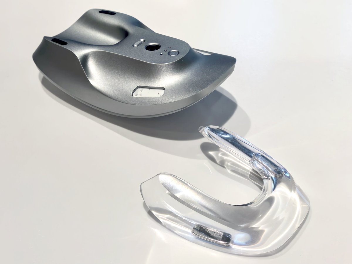 hkyamane's tweet image. 日本滞在中Paraph氏 @Paraph14 が開発に携わったMelt Mouseを触ってきました。ネットで絶賛の声が多く手で直接触れるデバイスは実機を試したいと思いました。確かにこれはいい！サイズ重量質感タッチ感度良好。10キーもちゃんとタッチ可能。マグソール交換式アイディアは秀悦＆楽しく自分も使いたい