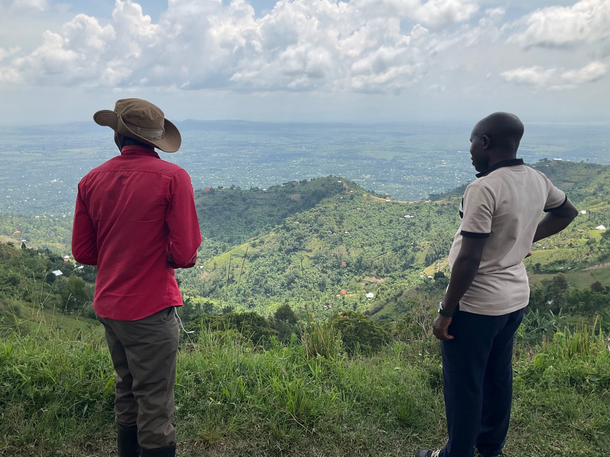 tomceze's tweet photo. Totally seeing staying in #Katanda in the future. People super welcoming and kind. Views amazing. Neighbors interesting. https://t.co/Q7SeMcXBkw