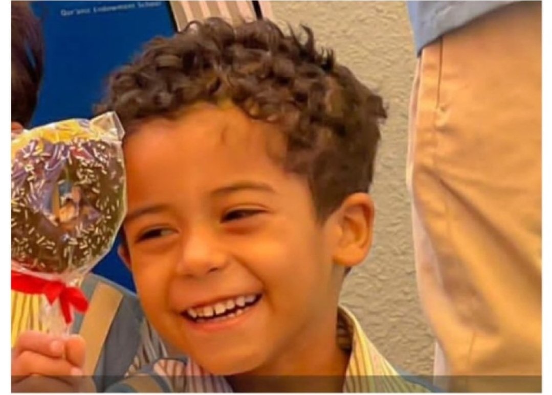 كمواطن لن احتفل اليوم؛ فالمصاب جلل

اعشق وطني ...اعتز بقائدي يحفظه الله ويرعاه

لكنني مفجوعة بالخبر كأي مواطن حرق قلبه رحيل اربعة أطفال وذويهم اختناقا

إنه مصاب موجع 
اين نحن كمجتمع من أهلنا وذوينا؟!
أين الجار عن جاره؟!
وأين الحكومة عن مواطنيها؟!

كيف للكهرباء في بلد النور أن