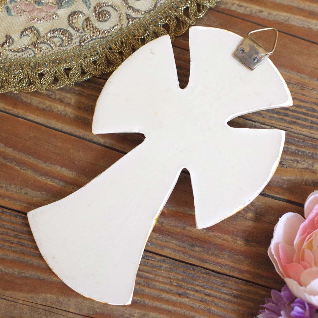 メキシコの聖品店で買い付けた十字架の壁掛けです🌹 レジンで作られて