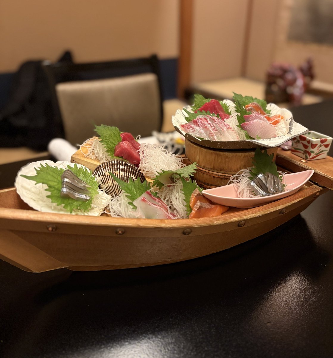 bullsan44's tweet image. ハイレイヤーフリーランス養成講座第3期DAY2わず。全員が大企業出身という大人な会となりました。会食→講義→活イカをたべ、二次会をして解散。独立して3ヶ月で月商370万円を突破したメンバーもおり、素晴らしいです。どんどん、加速していきます。4期は定員に達したので5期募集をお待ちください。