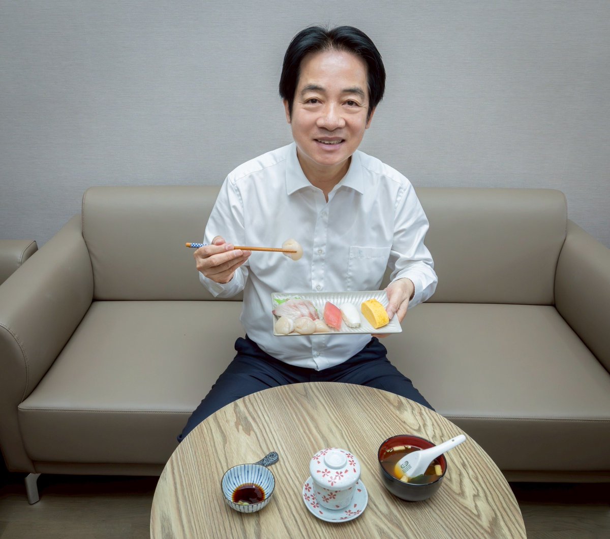 ChingteLai's tweet image. きょうの昼食はお寿司と味噌汁です🍣👍
#鹿児島産のブリと北海道産のホタテ