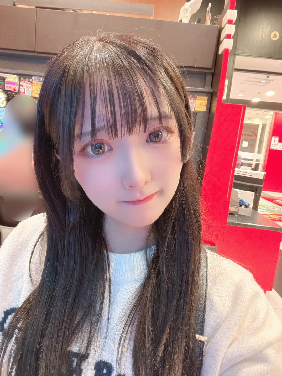 さっちゃん様 🎧☁️🤍🐻‍❄️💭 . . . Gibson White Explorer 🎸 . . photo by