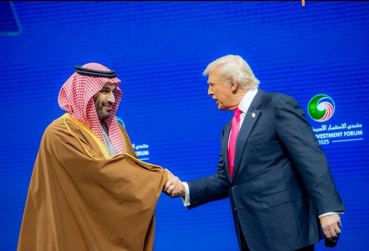 قال متعب المحفوظ:
هذا  هو  الليث  الهزبر محمد
عز   البلاد  وفخرها  ورهانها

هذا الذي التيجان تجثو عنده
وتصيخ   عن   حديثه   آذانها