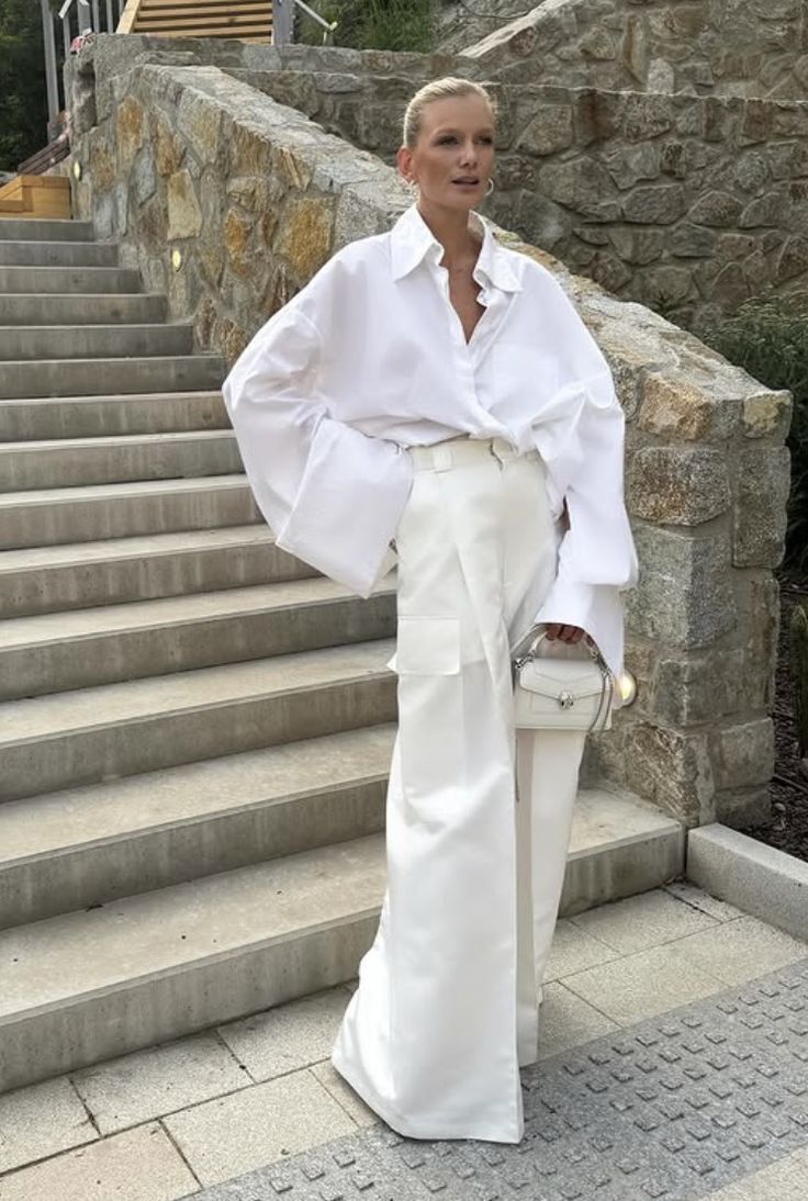 fashion5ws's tweet image. Quiet luxury, but make it bold. Sculptural minimalism is winning hearts.❤️‍🔥✨
How will you style it? Comment below👇