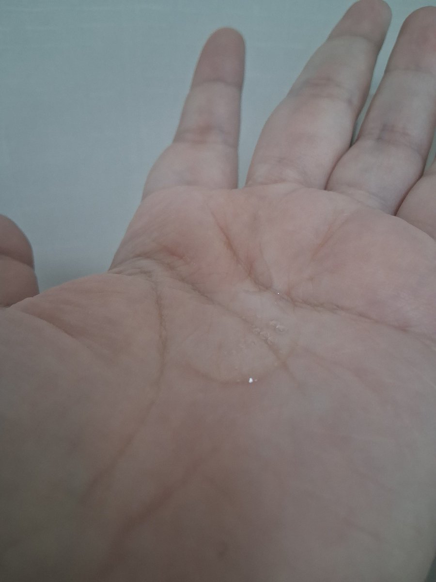 #EVENT

다섯 분에게 오어스의 트리플 레이어 히알루론시카 7초 세럼 인 앰플을 보내드립니다! 제가 직접 사용해보니 금방 흡수되고 보습력이 좋았어요! 그래서 지기님께 부탁드려서 이벤트를 가져왔어요!

참여 방식은 #RT +#FOLLOW 고 당첨자 발표는 12월 4일입니다! 많은 참여 부탁드려요♡