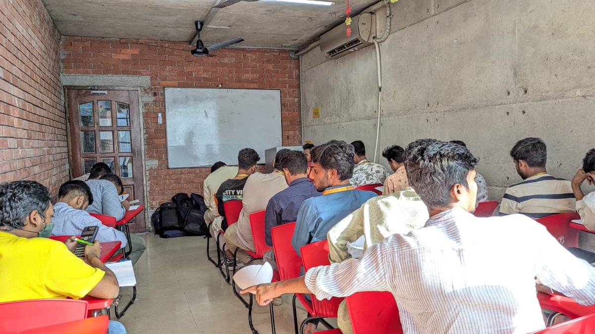 dietpolytechni's tweet image. ✍️ চলছে ড্যাফোডিল ইনস্টিটিউট অব ইঞ্জিনিয়ারিং অ্যান্ড টেকনোলজির শিক্ষার্থীদের মিডটার্ম পরীক্ষা।
শিক্ষার্থীরা সুশৃঙ্খল অংশগ্রহণের মাধ্যমে সম্পন্ন হলো পরীক্ষা।
#daffodilinstitute #diplomaengineering #midterms #exam