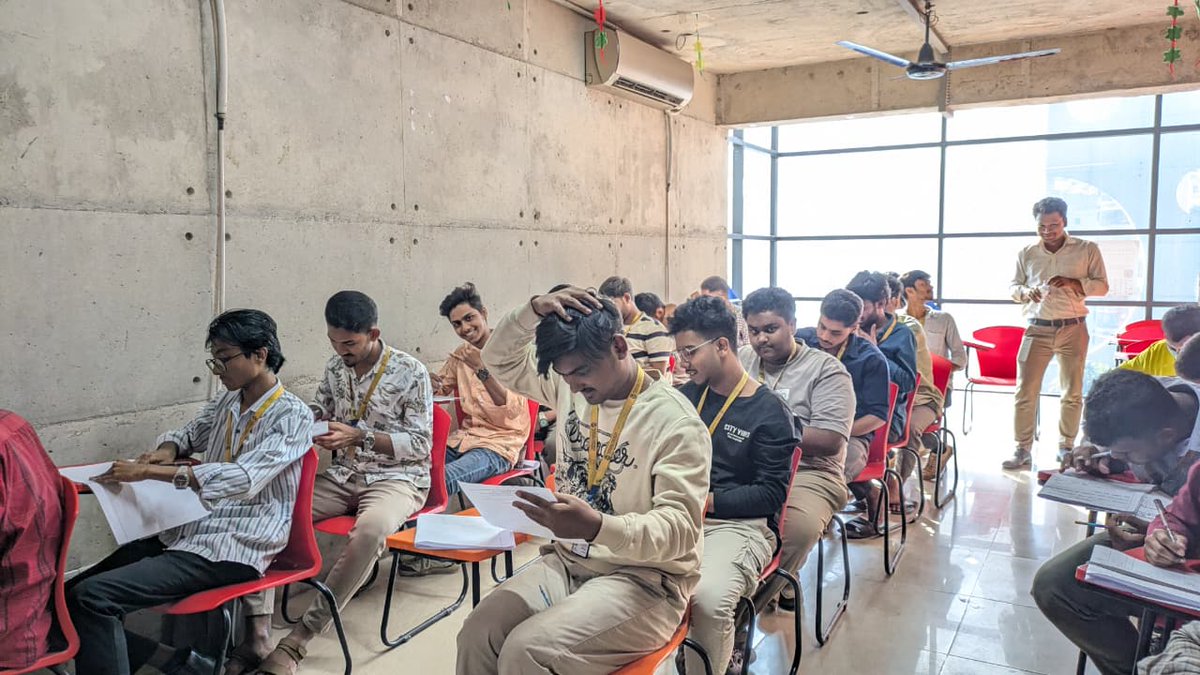 dietpolytechni's tweet image. ✍️ চলছে ড্যাফোডিল ইনস্টিটিউট অব ইঞ্জিনিয়ারিং অ্যান্ড টেকনোলজির শিক্ষার্থীদের মিডটার্ম পরীক্ষা।
শিক্ষার্থীরা সুশৃঙ্খল অংশগ্রহণের মাধ্যমে সম্পন্ন হলো পরীক্ষা।
#daffodilinstitute #diplomaengineering #midterms #exam