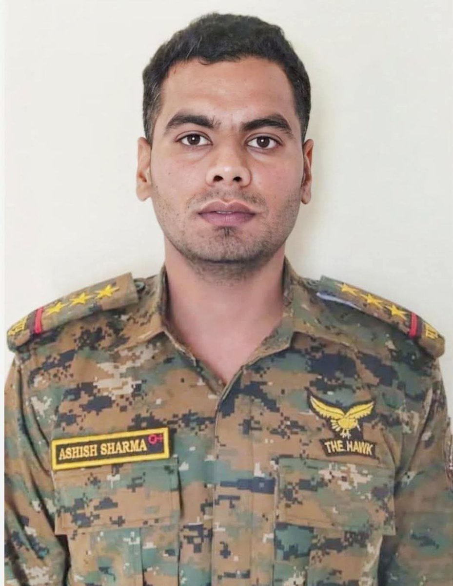 saurabh2615's tweet image. मध्यप्रदेश हॉक फोर्स के निरीक्षक श्री आशीष शर्मा जी आज नक्सली मुठभेड़ में वीरगति को प्राप्त हो गए। नक्सल विरोधी अभियान में आपने अदम्य साहस, अद्भुत शौर्य और वीरता का परिचय देते हुए अपना सर्वोच्च बलिदान दिया है।

विनम्र श्रद्धांजलि 🙏